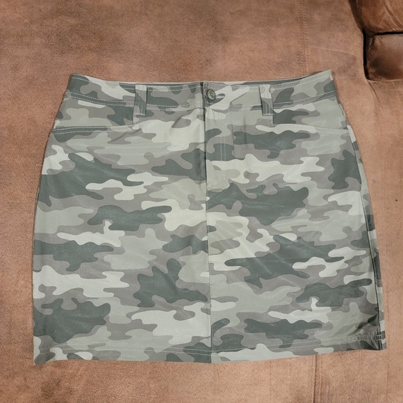 Eddie Bauer Women's 4 Pocket Adventurer 2.0 Camo Skort Size 12 - Picture 1 of 6